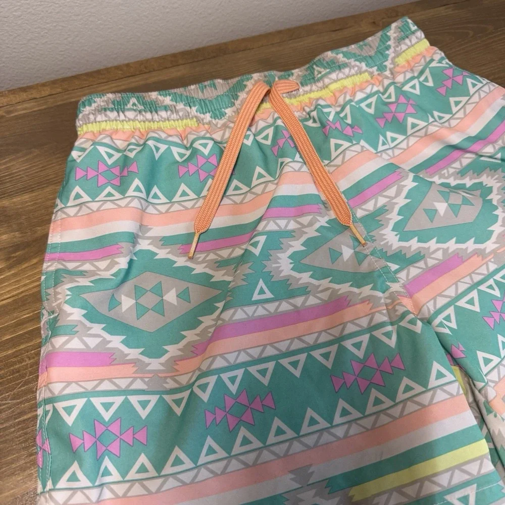 Chubbies Men's Small The En Fuegos Aztec‎ Print 5.5